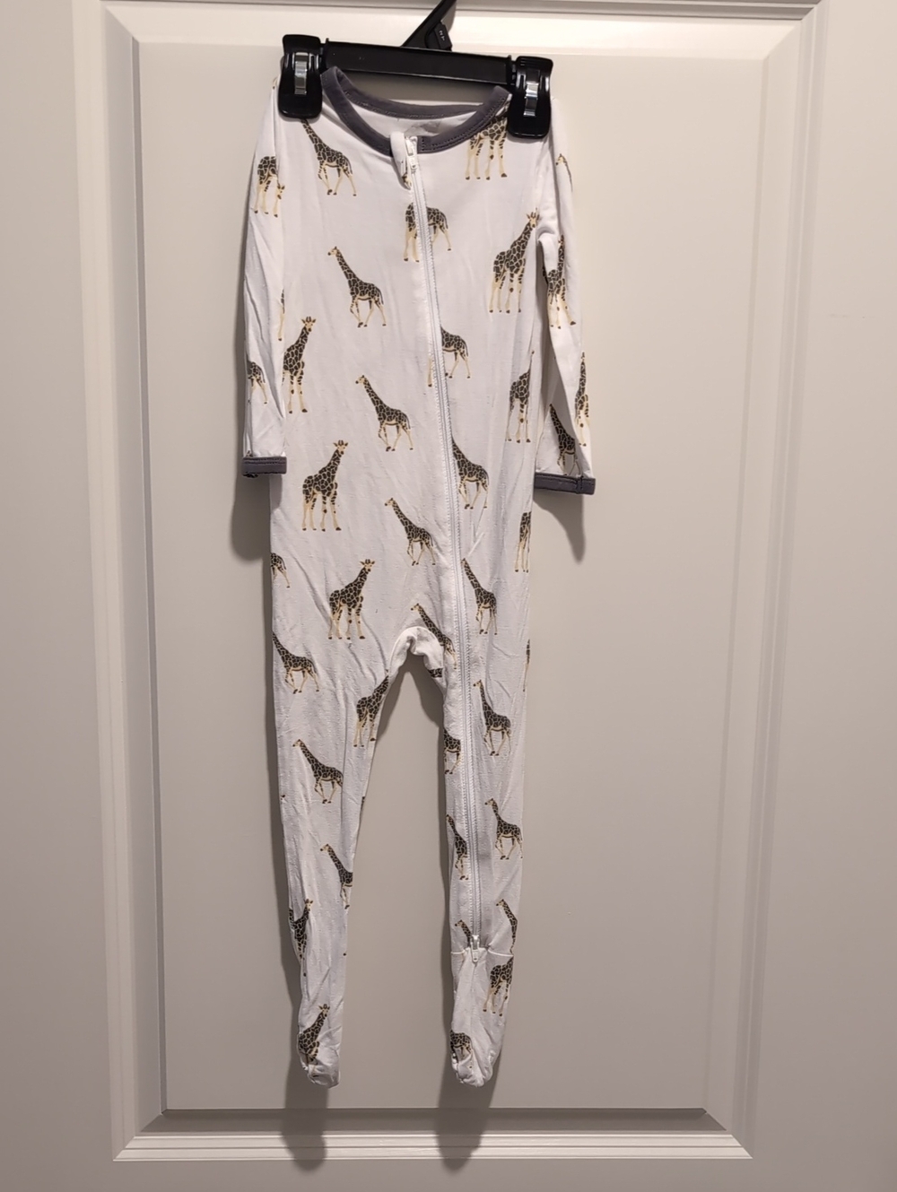 Kyte BABY White Giraffe Print Footed One-Piece